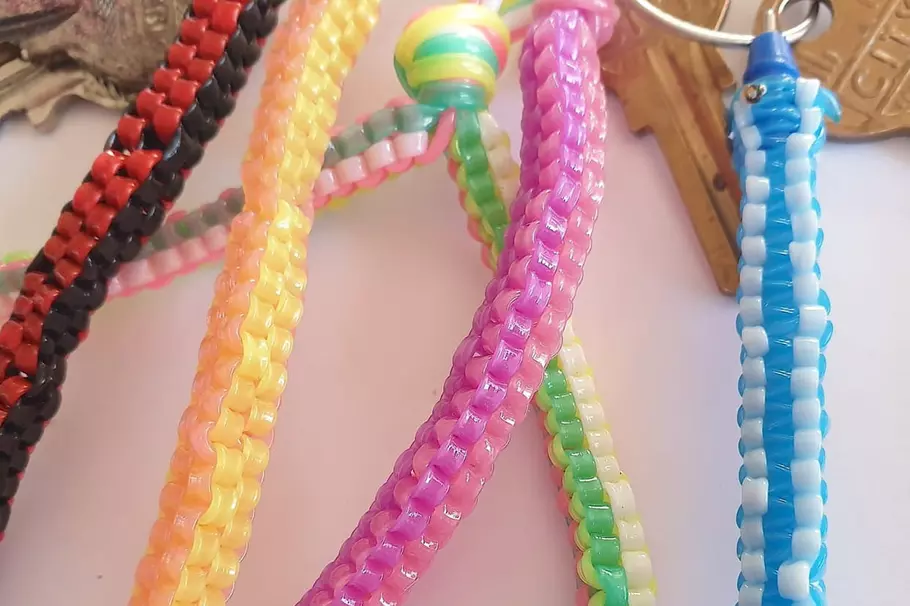 Scoubidous: The Artful Craft Reviving Childhood Creativity